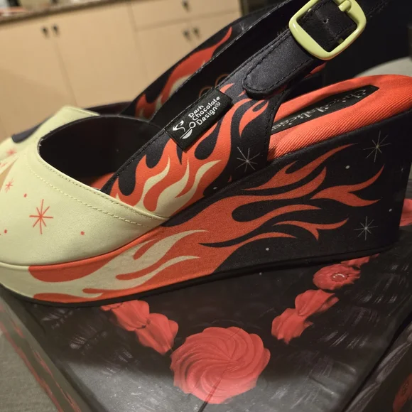 Women's Black and Cream Shoes - Picture 3 of 6